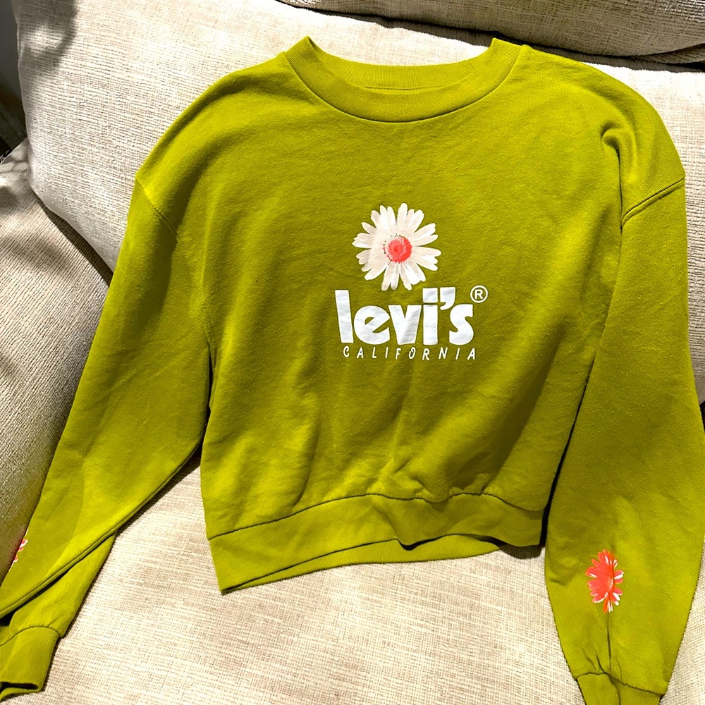 New Levi’s crewneck